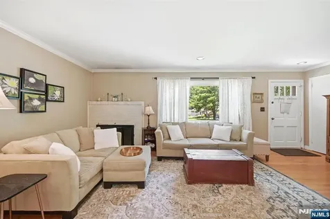 36 Calumet Avenue Oakland NJ 07436