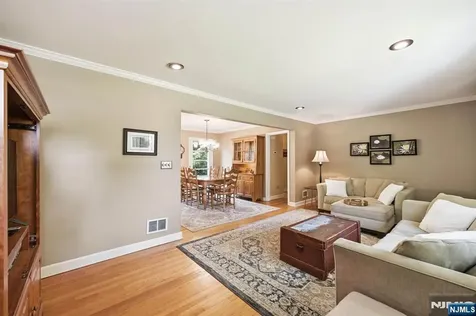 36 Calumet Avenue Oakland NJ 07436