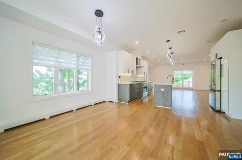 309 7th Palisades Park NJ 07650