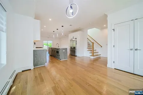 309 7th Palisades Park NJ 07650