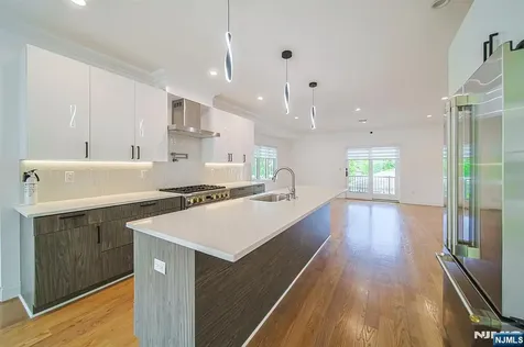 309 7th Palisades Park NJ 07650