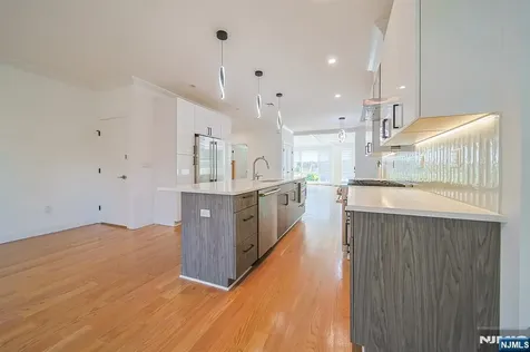 309 7th Palisades Park NJ 07650