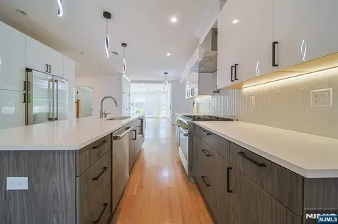 309 7th Palisades Park NJ 07650