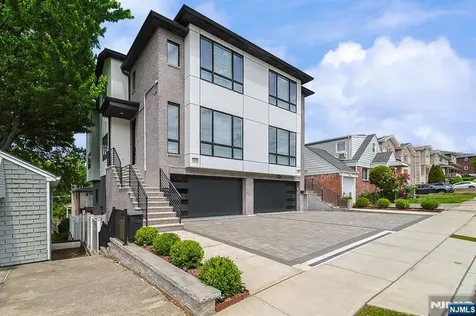 309 7th Palisades Park NJ 07650