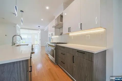 309 7th Palisades Park NJ 07650