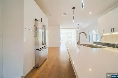 309 7th Palisades Park NJ 07650