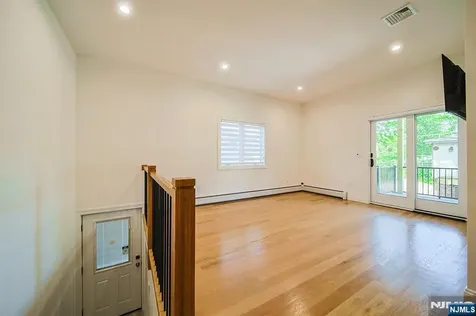 309 7th Palisades Park NJ 07650