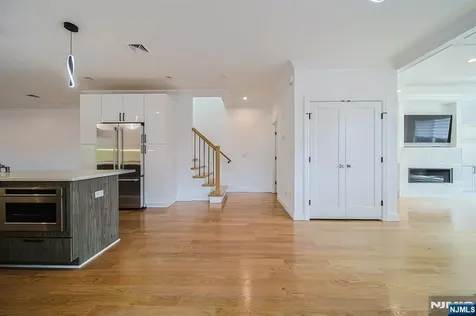 309 7th Palisades Park NJ 07650