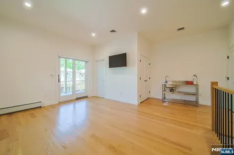 309 7th Palisades Park NJ 07650