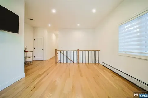 309 7th Palisades Park NJ 07650