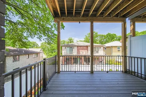 309 7th Palisades Park NJ 07650
