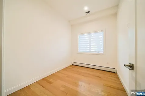 309 7th Palisades Park NJ 07650