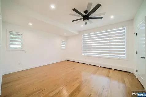 309 7th Palisades Park NJ 07650