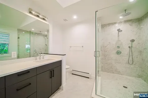 309 7th Palisades Park NJ 07650