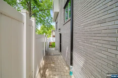 309 7th Palisades Park NJ 07650