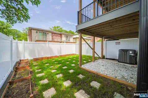 309 7th Palisades Park NJ 07650