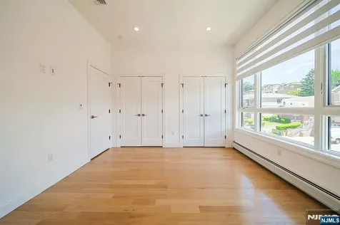 309 7th Palisades Park NJ 07650