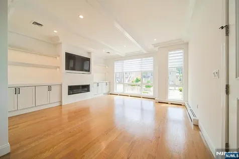 309 7th Palisades Park NJ 07650