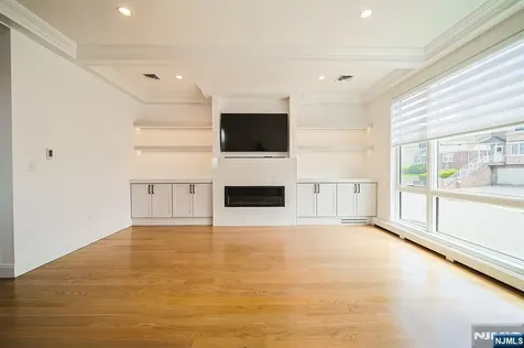 309 7th Palisades Park NJ 07650
