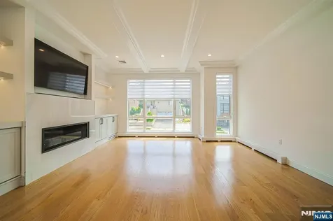 309 7th Palisades Park NJ 07650