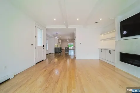 309 7th Palisades Park NJ 07650
