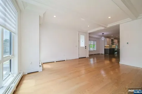 309 7th Palisades Park NJ 07650