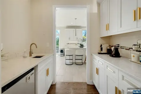 26 Sunset Road Livingston NJ 07039