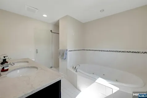 26 Sunset Road Livingston NJ 07039
