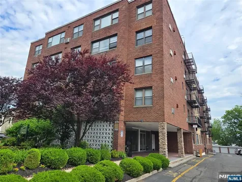 275 Hoym Street Fort Lee NJ 07024