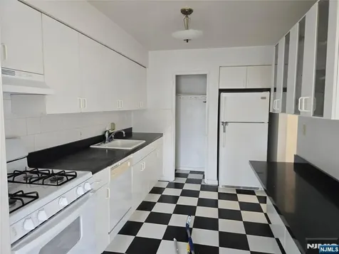 275 Hoym Street Fort Lee NJ 07024