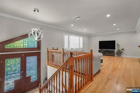 318 Briarcliff Lane Paramus NJ 07652