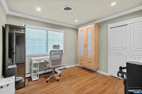 318 Briarcliff Lane Paramus NJ 07652