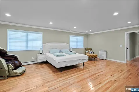 318 Briarcliff Lane Paramus NJ 07652