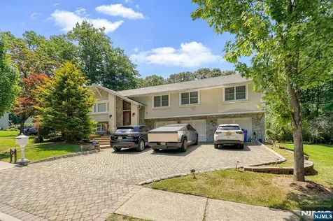 318 Briarcliff Lane Paramus NJ 07652