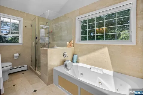 318 Briarcliff Lane Paramus NJ 07652