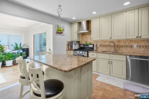 318 Briarcliff Lane Paramus NJ 07652