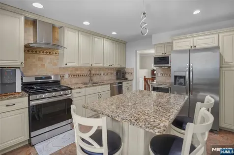 318 Briarcliff Lane Paramus NJ 07652
