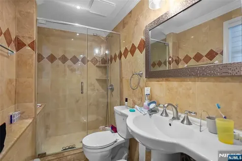 318 Briarcliff Lane Paramus NJ 07652