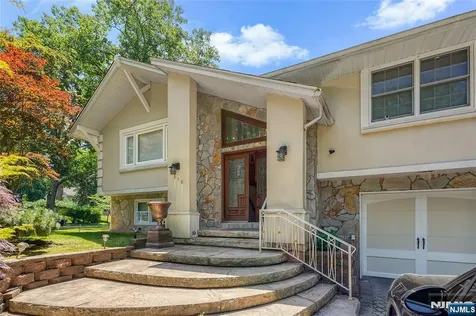 318 Briarcliff Lane Paramus NJ 07652