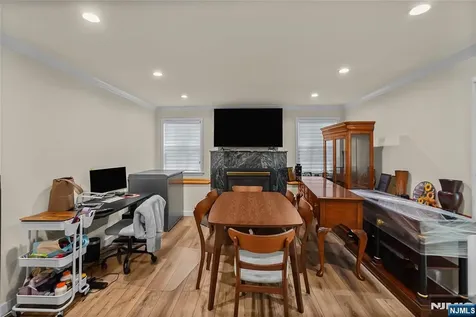 318 Briarcliff Lane Paramus NJ 07652
