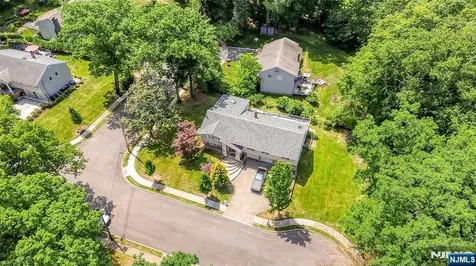 318 Briarcliff Lane Paramus NJ 07652