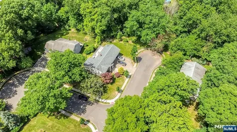 318 Briarcliff Lane Paramus NJ 07652