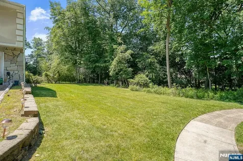 318 Briarcliff Lane Paramus NJ 07652