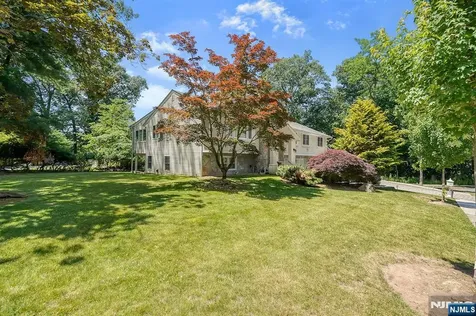 318 Briarcliff Lane Paramus NJ 07652