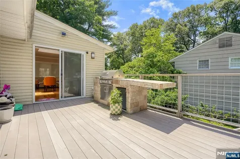 318 Briarcliff Lane Paramus NJ 07652