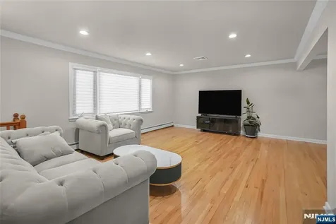 318 Briarcliff Lane Paramus NJ 07652