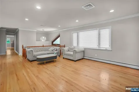 318 Briarcliff Lane Paramus NJ 07652