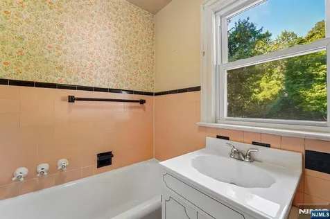 124 Walker Road West Orange NJ 07052