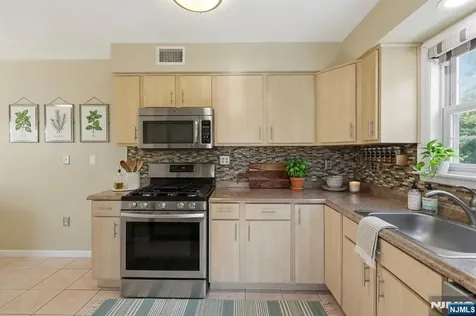 81 Hudson Avenue Ridgefield Park NJ 07660