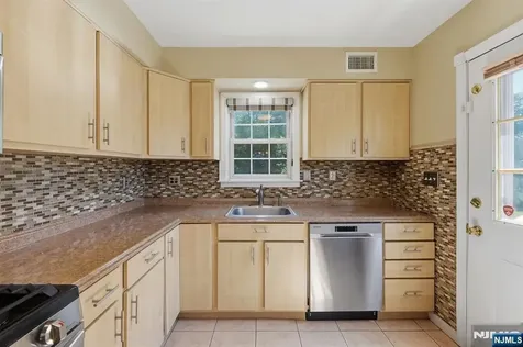 81 Hudson Avenue Ridgefield Park NJ 07660